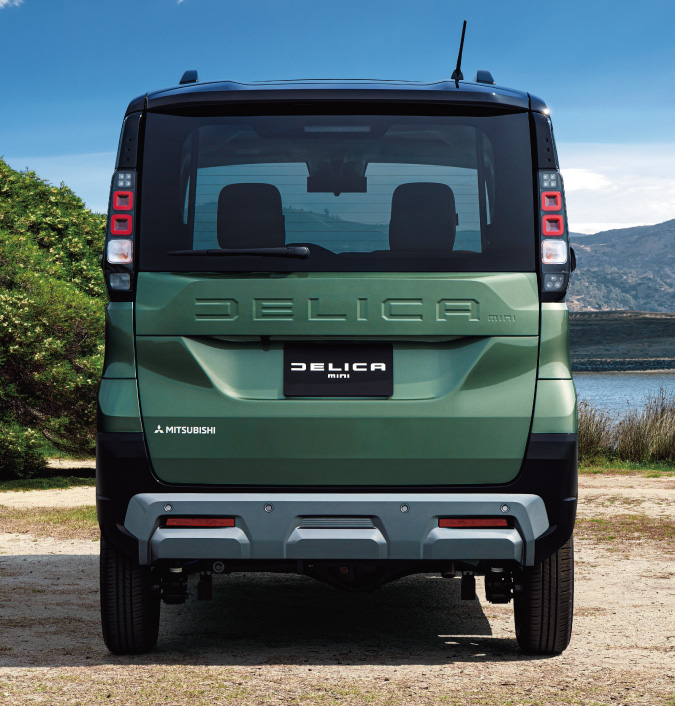 デリカミニ背面