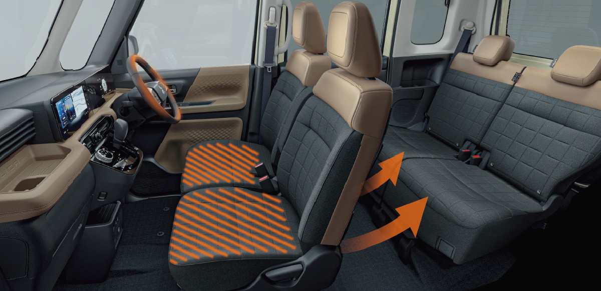 山道を走るデリカミニ